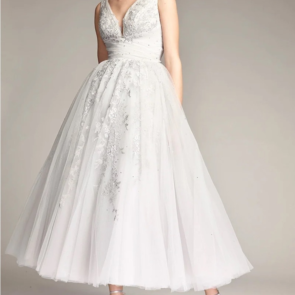 ✔️#46 Brand new with Tags Park108 M324 gown in silver $1000